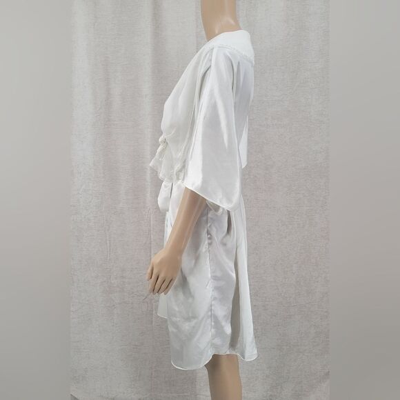 DELICATES Vintage White Robe with Rosettes and lace Women's Large - Picture 3 of 13
